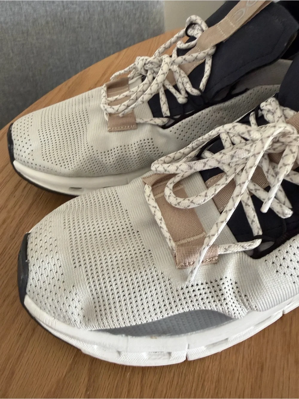 ON CLOUD MEN'S CLOUDNOVA RUNNING SHOES WHITE/sand SIZE 8.5